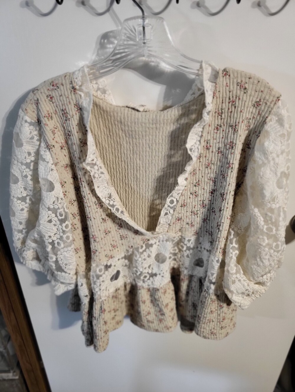 POL FLORAL AND LACE PEPLUM CROP TOP SZ L